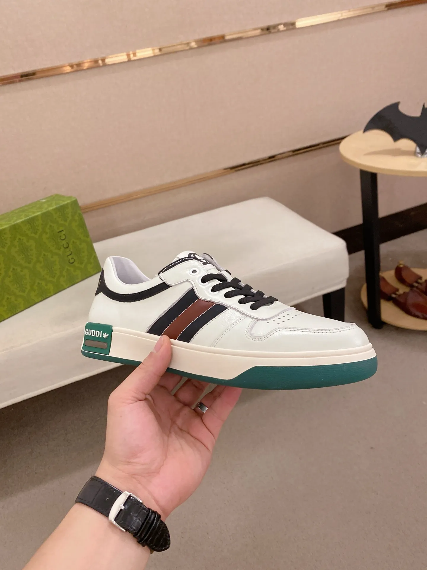 Men's clothing and shoes💰:440💰 (Gucci) The latest 🎁🎁casual and fashionable men's shoes👟 from the official website, hot style 💥 style is simple and elegant, exclusive for trendy men. Unique latest brand elements from the official website 👑original Gucci decoration, fashionable and generous, original cowhide leather ✅sheepskin lining, official website designated wear-resistant casual outsole, classic model taken at the counter in kind🎬38-44